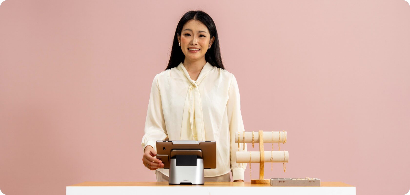 Bank customer using CPad PAY